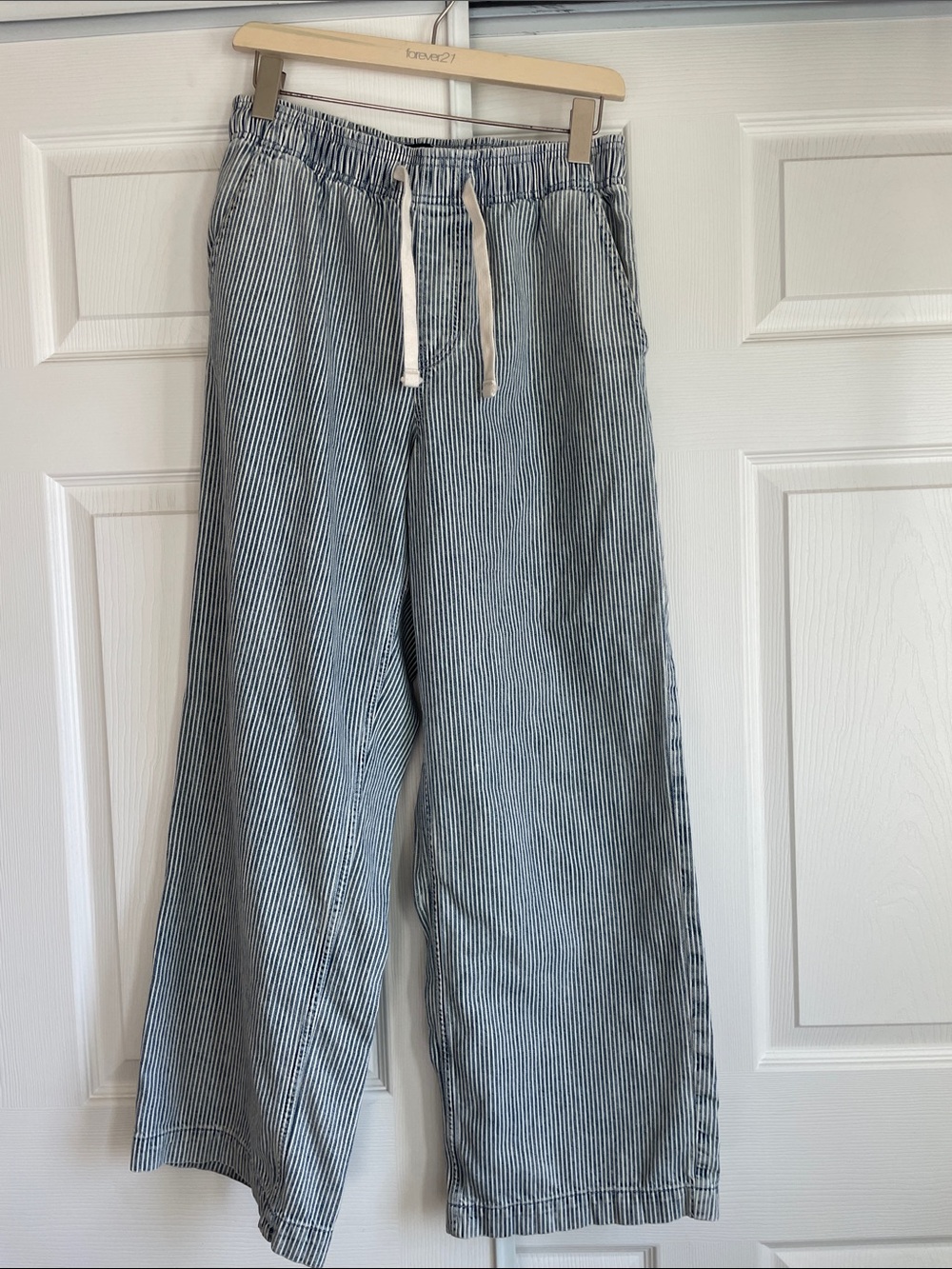 GAP Wide-Leg Drawstring Jeans in Light Blue Stripe - Picture 6 of 10